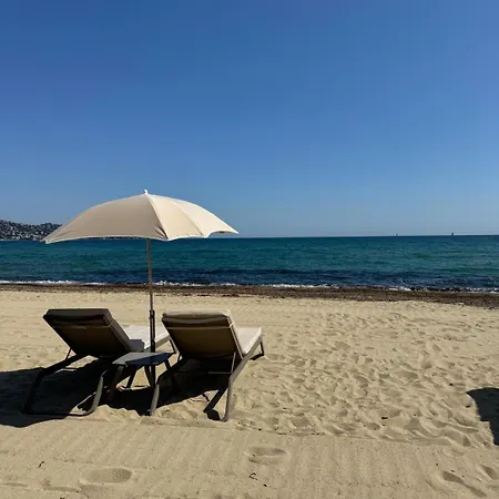 Provencale Climatisee Avec Piscine, Entouree De Verdure Et Au Calme
