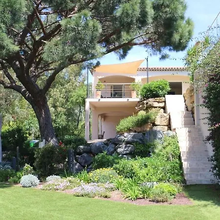 Provencale Climatisee Avec Piscine, Entouree De Verdure Et Au Calme *