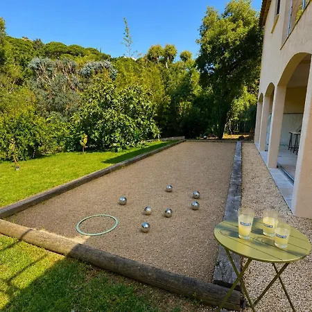 Vila Provencale Climatisee Avec Piscine, Entouree De Verdure Et Au Calme *