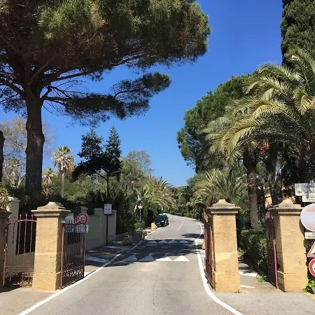 Provencale Climatisee Avec Piscine, Entouree De Verdure Et Au Calme Vila