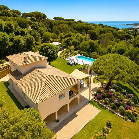 Provencale Climatisee Avec Piscine, Entouree De Verdure Et Au Calme