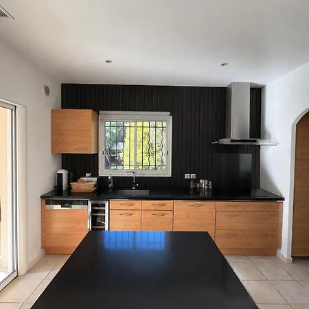 Provencale Climatisee Avec Piscine, Entouree De Verdure Et Au Calme Vila